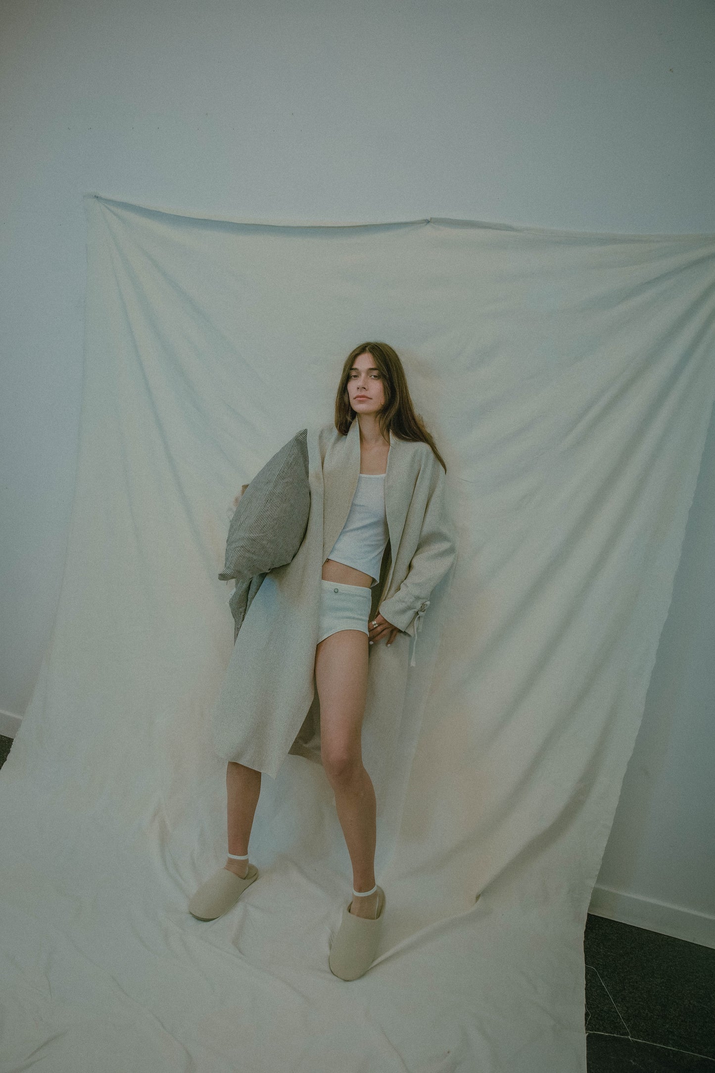 'Evelyn' Manteau long mi-saison avec col montant - Ecru