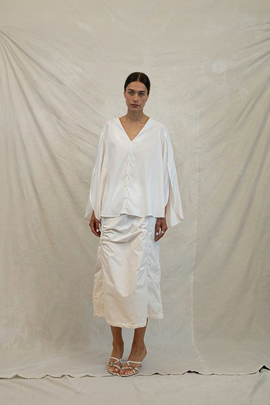 'Tory' Blouse fluide col V avec manches tulipes - Blanche