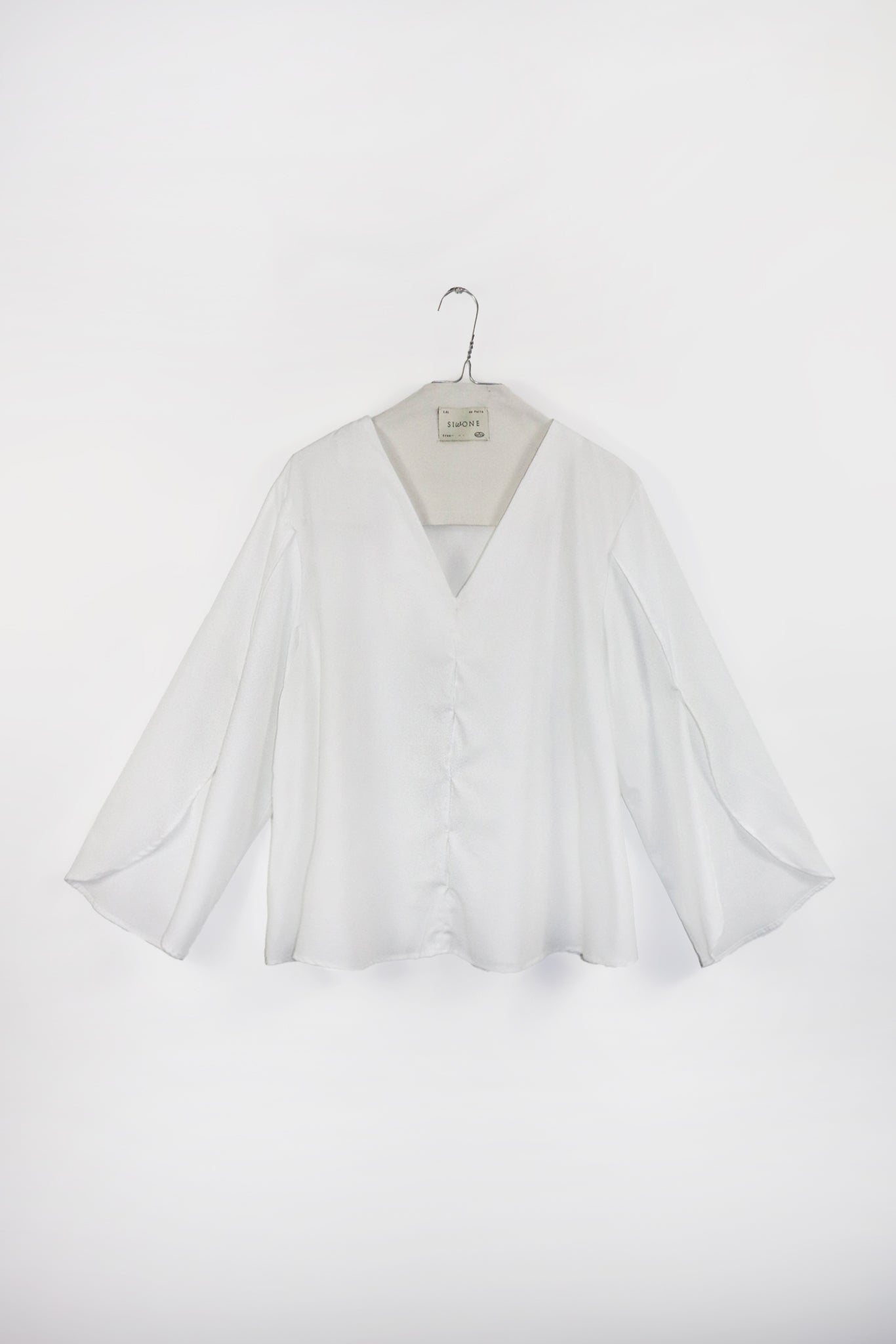 'Tory' Blouse fluide col V avec manches tulipes - Blanche