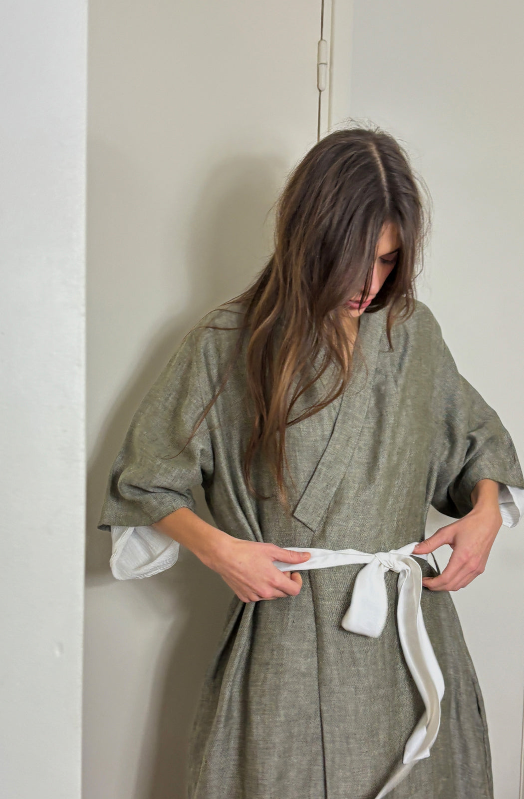 Ines' Linen Dressing Gown - herringbone khaki siwone paris Ines' Linen Dressing Gown - herringbone khaki siwone paris